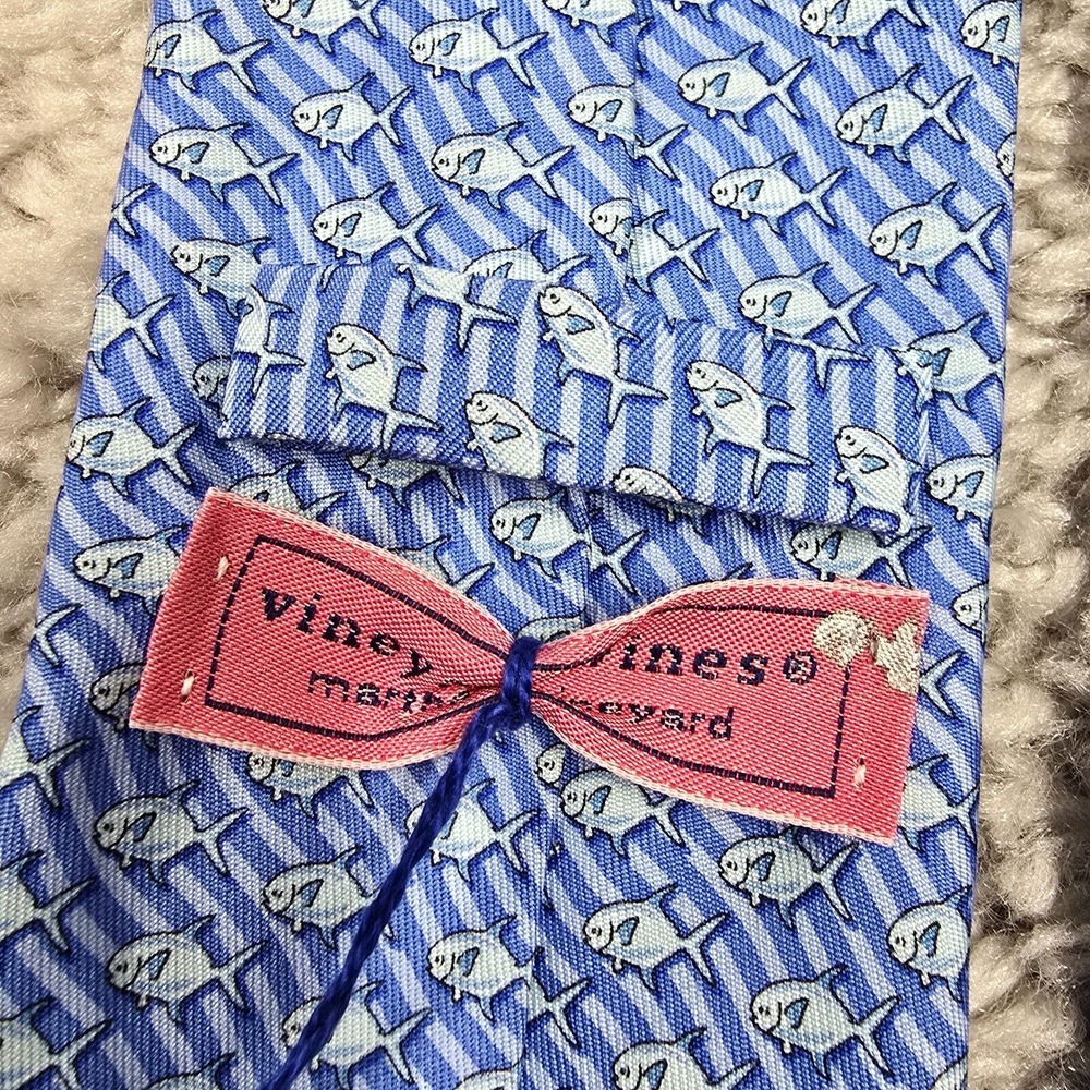 Vineyard Vines Mens Silk Tuna Fish Necktie Blue Made USA Preppy Classic - Picture 3 of 7